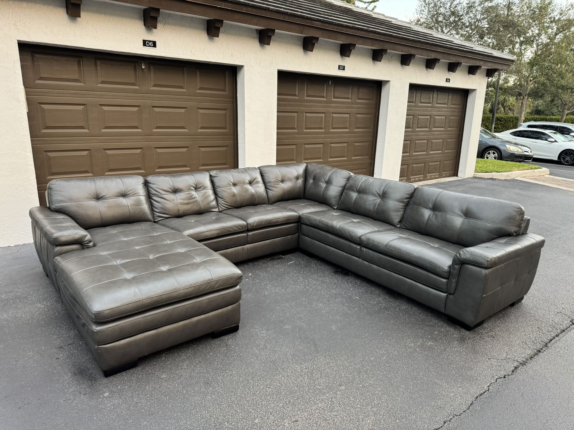Couch/Sofa Sectional - Leather - Macy’s - Delivery Available 🚛