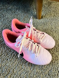 Nike Tiempo Legend 10 Club Youth Girl Pink Soccer Cleats size 3