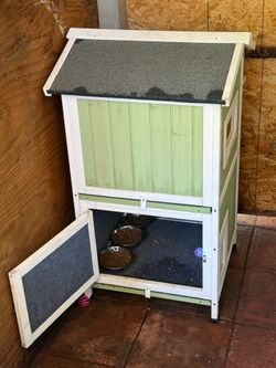 OUTDOOR CAT HOUSE 🐱