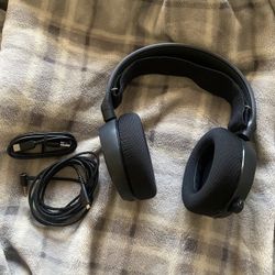 SteelSeries Arctis 3 - All-Platform Gaming Bluetooth Headset for PC - PlayStation 5 and PS4, Xbox One, Nintendo Switch, VR, Android and iOS - Black 