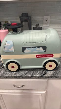 Radio Flyer Park And Play Camper Riding Toy, 2-in-1 Foot To Floor Playset,