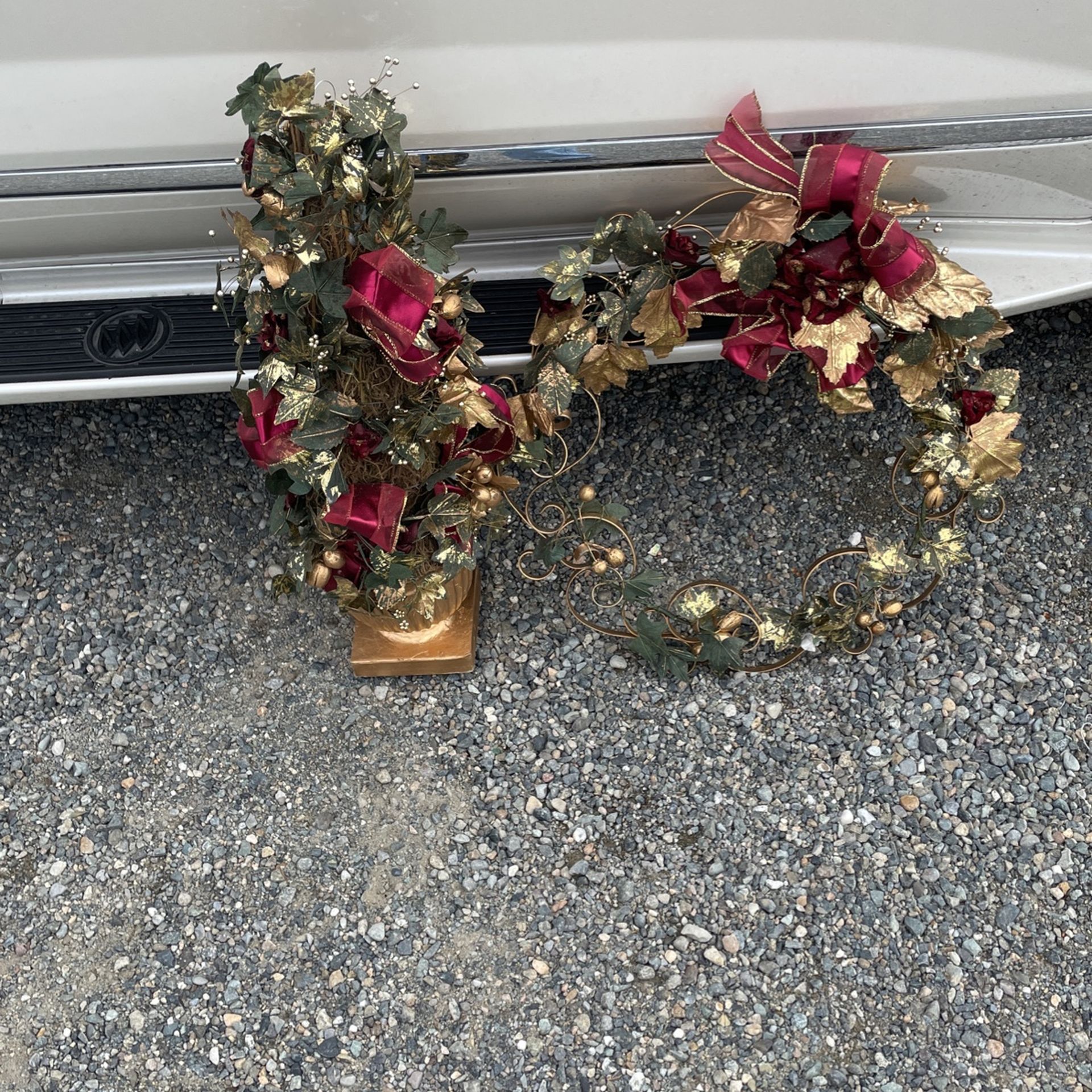 Topiary And Matching Wreath