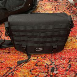 Akin Moto Messenger Bag