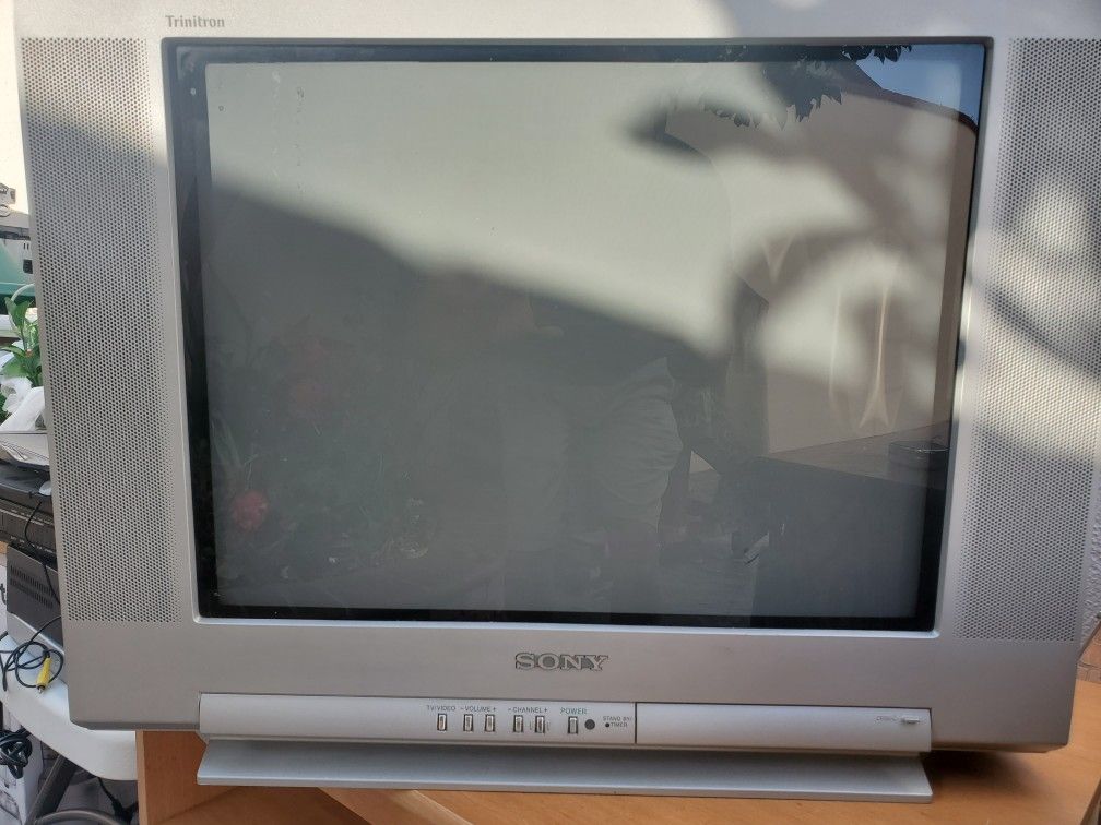 Vintage Sony KV 20fs100 - 20" CRT TV
Model# KV20FS100