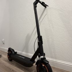 New Electric Scooter for Adults，Top Speed 19/22 MPH，Range 19/22/28 Miles