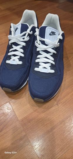 Size 10 men Navy Blue Air Max's