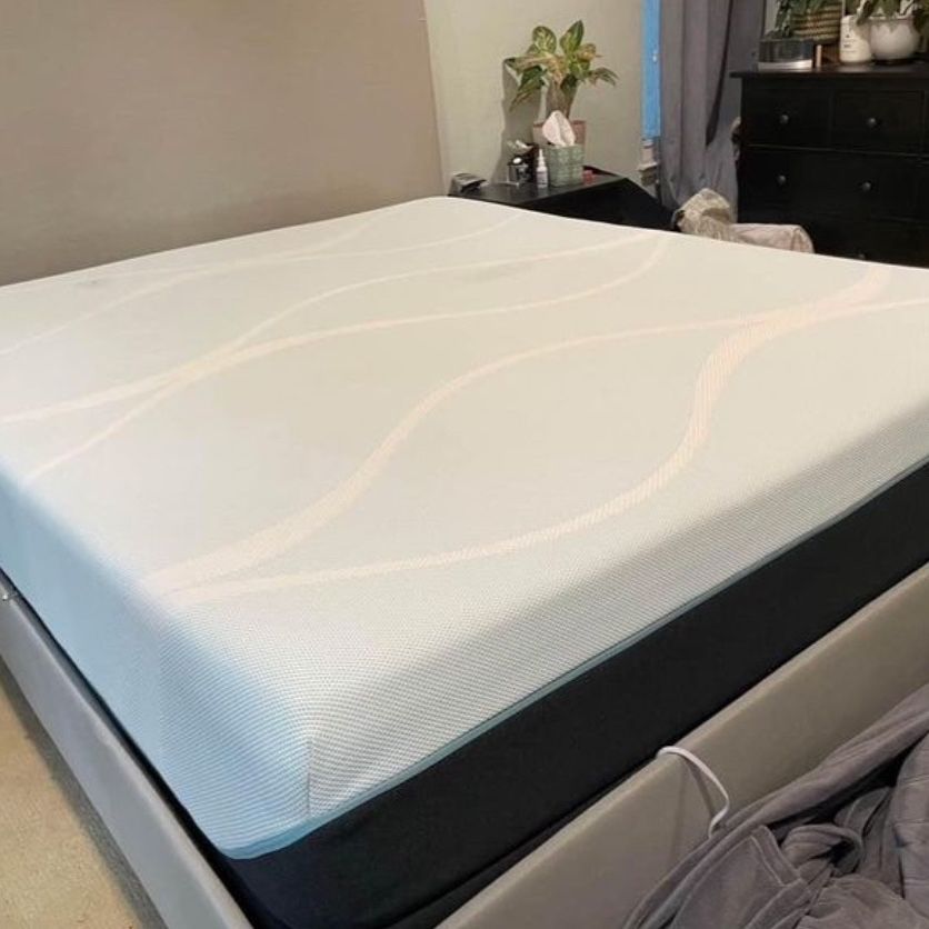 Cal King Tempur-pedic Hybrid Mattress w/ Cooling Technology