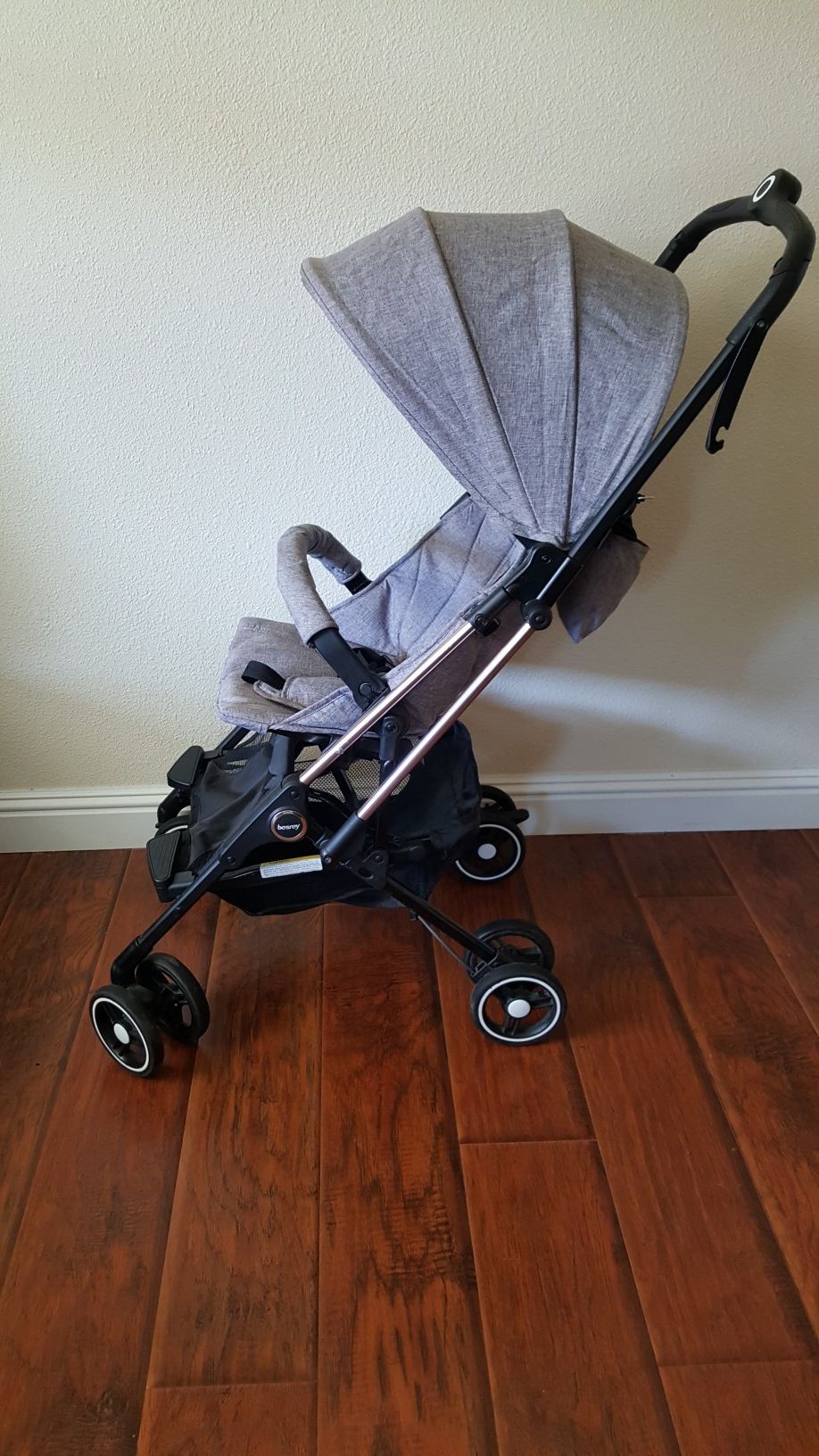 Lightweight airplane stroller