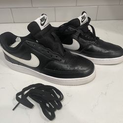 NIKE COURT VISION LOW - ( Like BRAND NEW) Men size 9
