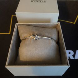 Encircled Clasp Bangle Bracelet 