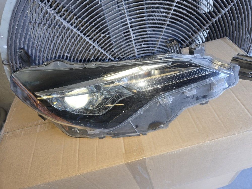 2019 Toyota Corolla Le Right Headlight