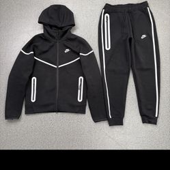 Nike Tech Size Small
