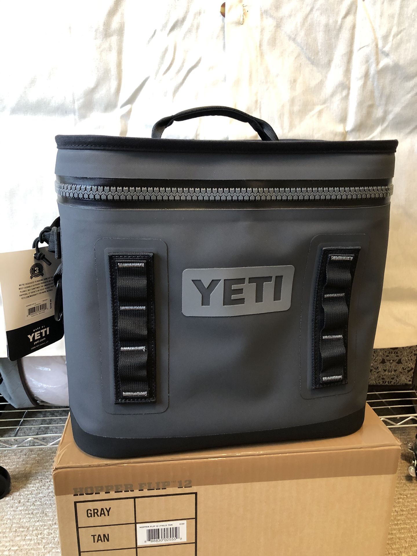 New Yeti Cooler Hopper Flip 12 in Charcoal