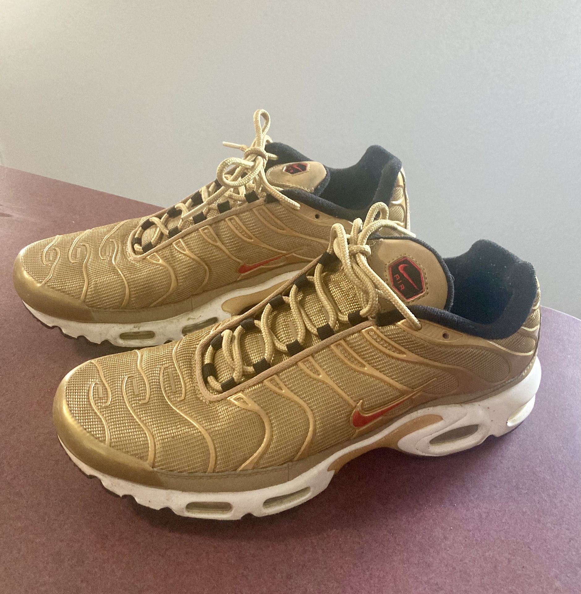 Nike Gold Metallic Air Max Athletic Shoes Mens 10 1/2