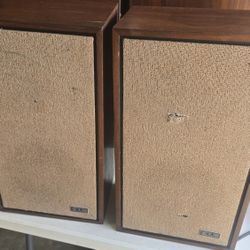 KLH Model Thirty-Two Acoustic Suspension Speaker Pair (1973)