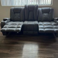Lightly Used Couches With Charging Ports 