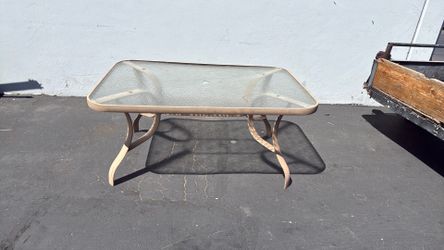 Free glass table