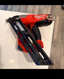 Milwaukee 15 ga Finish Nailer Gun