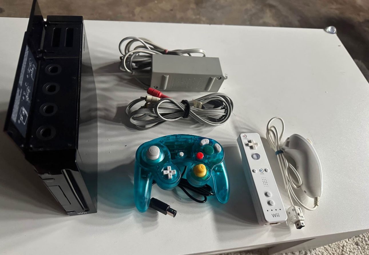 Nintendo Wii Bundle Over 11,000 Games (Compatible With 21+ Retro Consoles)