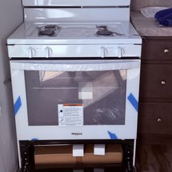 Whirlpool 30-in 4 Burner 5.1-cu Ft Freestanding Natural Gas Range