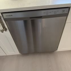 24 In Frigidaire Dishwasher 