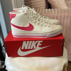 Nike Women’s Legacy Mid Sneaker 