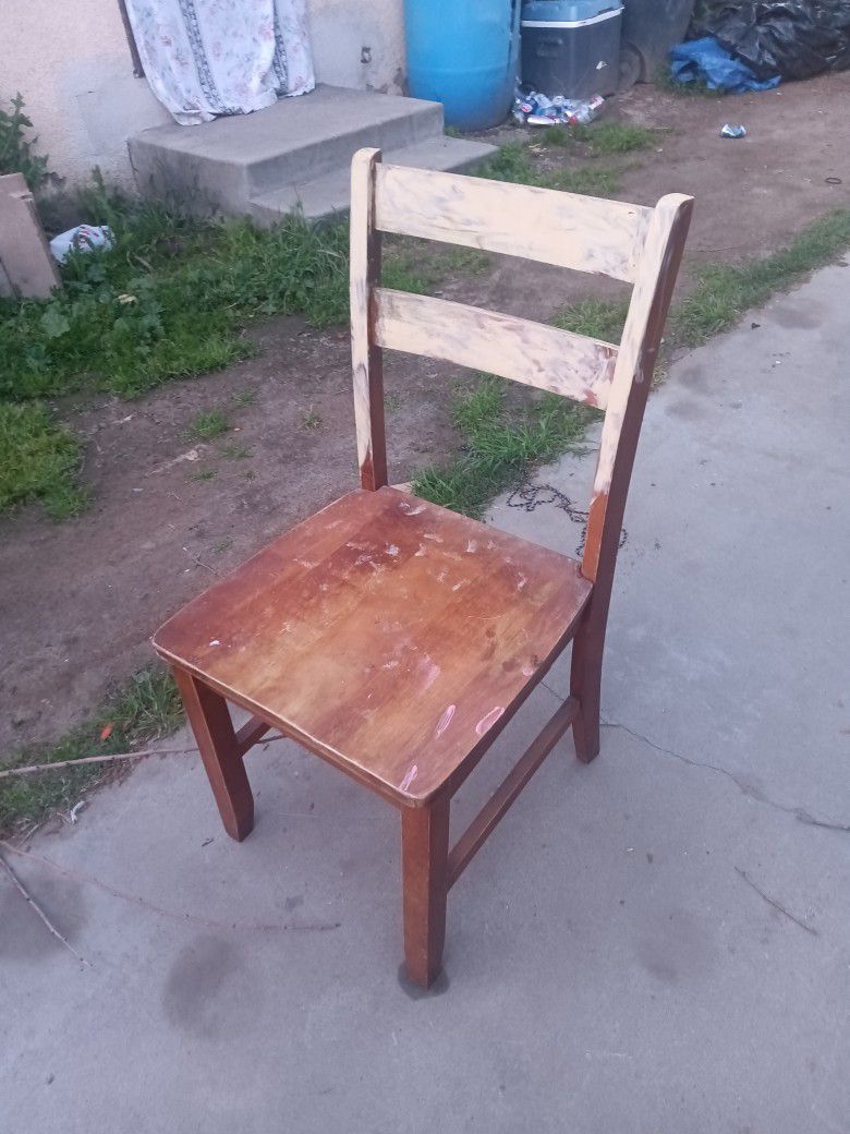 Cool Basic Wooden Chair Needs Restoration Repainting