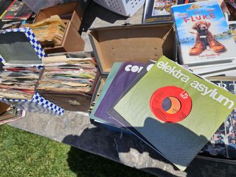 VINYLS/ DvD/Cassests/VHS $1 Each