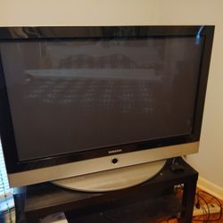 Samsung 42-in Plasma TV