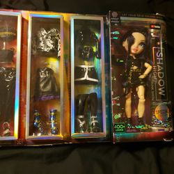 Shadow Doll With 3 Outfits  New