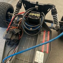 Rustler 2WD w/Castle brushless motor.