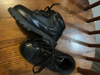 Kids Lugz shoes size 8 very good condition