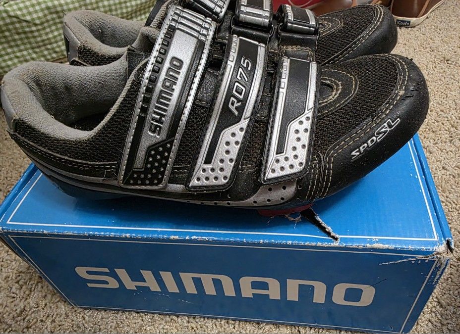 Woman's Shimano Cycling Shoes Size 38 With New Cleats Set