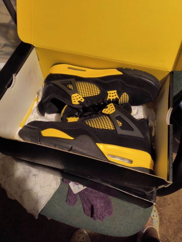 Jordan 4 Thunders