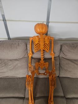Pumpkin head skeleton 5ft