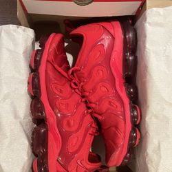 Red vapormax plus