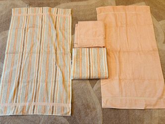 New Peachy/pink Bath Towels 
