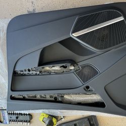 2018 Audi Q5 Right front Door Panel 