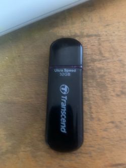 32 GB USB stick (flash drive)