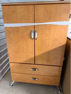 Stand up dresser
