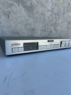 Pioneer F-90 FM/AM tuner