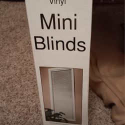 Mini Blind. New In Package 