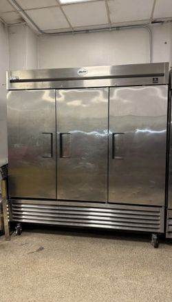 Commercial Stainless Steel Refrigerator / Bakery Cabinet – Works Great