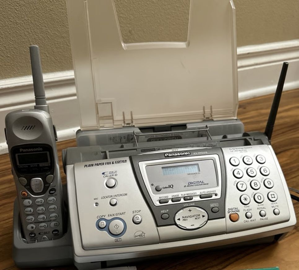 Panasonic Vintage Phone System 2.4 GHz Digital Cordless Answering System & Fax Copier KX-FPG376 LIKE NEW!