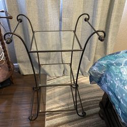 Plant stand/end table