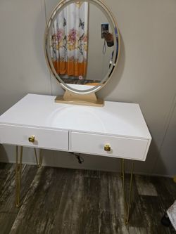 Vanity Makeup Desk