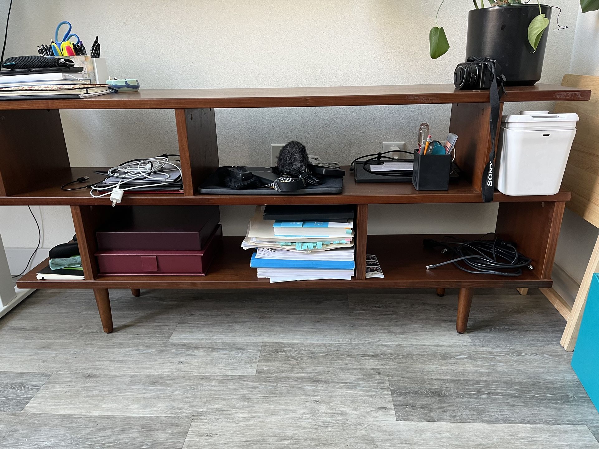 Ashlyn bookshelf 2024