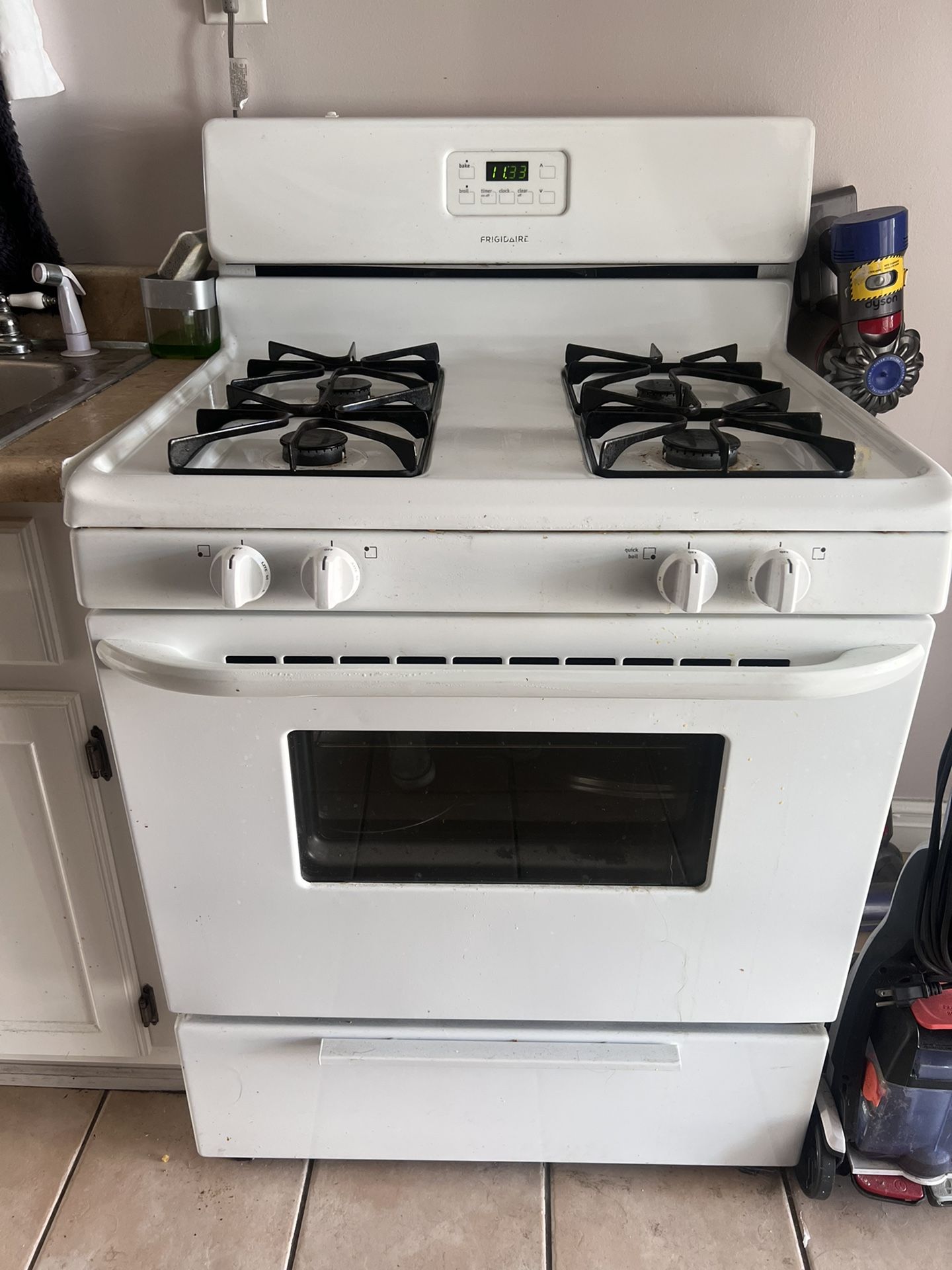 Frigidaire Stove for Sale in Norwalk, CA OfferUp