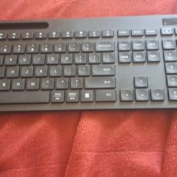 Bluetooth Keyboard W/Phone Stand (New) 