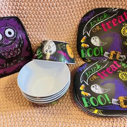 Halloween 7 Plates and 5 Bowls - plastic -   LOT A